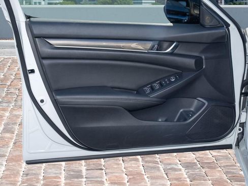 Used 2022 Honda Accord Sport image 11