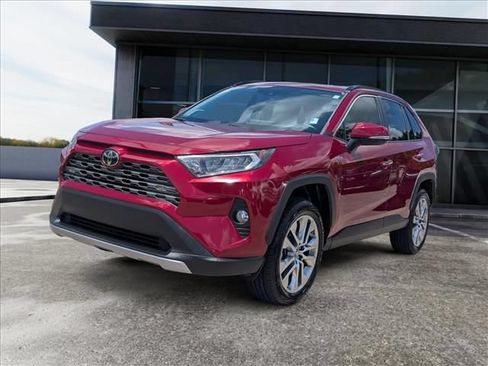 Used 2019 Toyota RAV4 Limited w/ Cold Weather Package FWD image 5