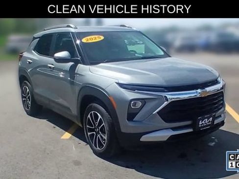 Used 2025 Chevrolet TrailBlazer LT w/ Driver Confidence Package AWD/4WD image 5
