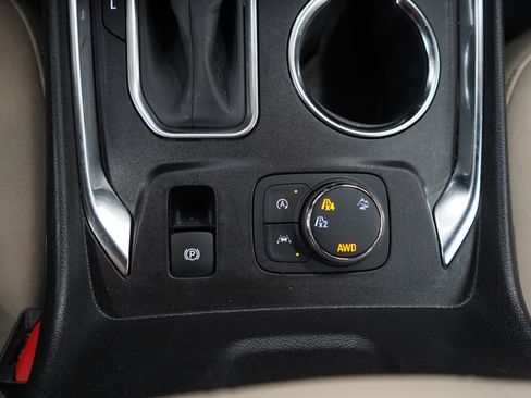 Used 2023 Chevrolet Traverse LS AWD/4WD image 26
