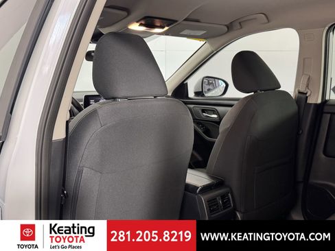 Used 2026 Nissan Rogue SV image 16