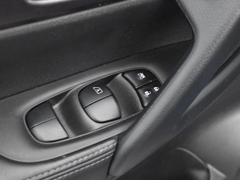 Used 2022 Nissan Rogue Sport S FWD image 11
