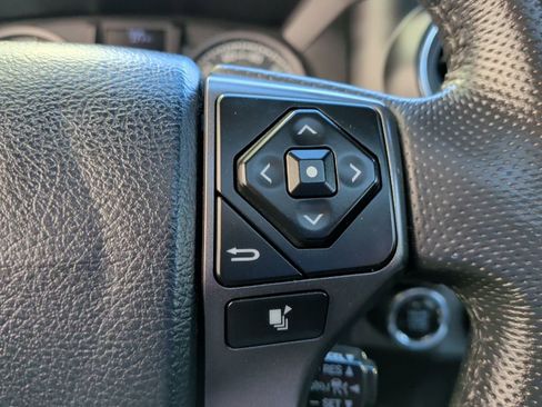 Used 2018 Toyota Tacoma TRD Off-Road image 19