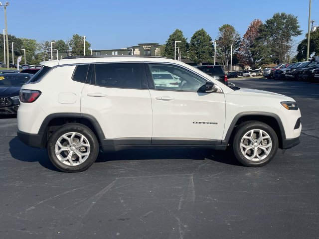 Used 2024 Jeep Compass Latitude AWD/4WD image 8