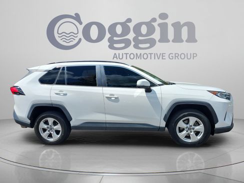 Used 2019 Toyota RAV4 XLE w/ Convenience Package FWD image 6