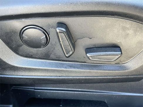 Used 2020 Ford Explorer XLT w/ Equipment Group 202A image 20