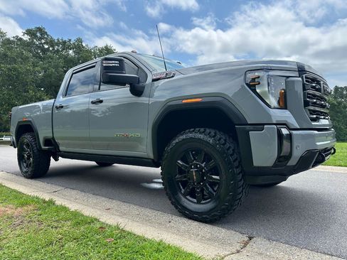 Used 2024 GMC Sierra 2500 AT4 w/ AT4 Premium Plus Package AWD/4WD image 3