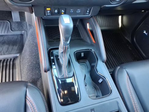 Used 2025 Nissan Frontier PRO-4X w/ Pro Premium Package image 11