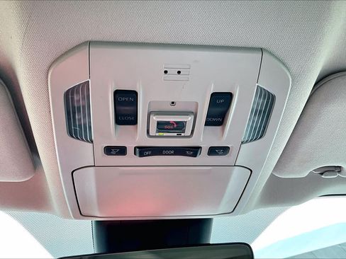 Used 2023 Toyota Highlander Limited FWD image 33