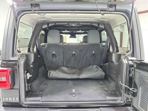 Used 2025 Jeep Wrangler Unlimited Rubicon image 39