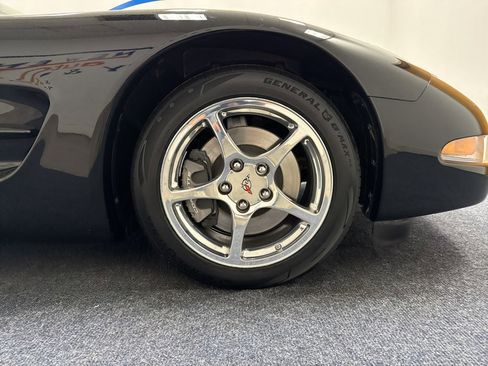 Used 2003 Chevrolet Corvette Coupe w/ Preferred Equipment Group RWD image 26