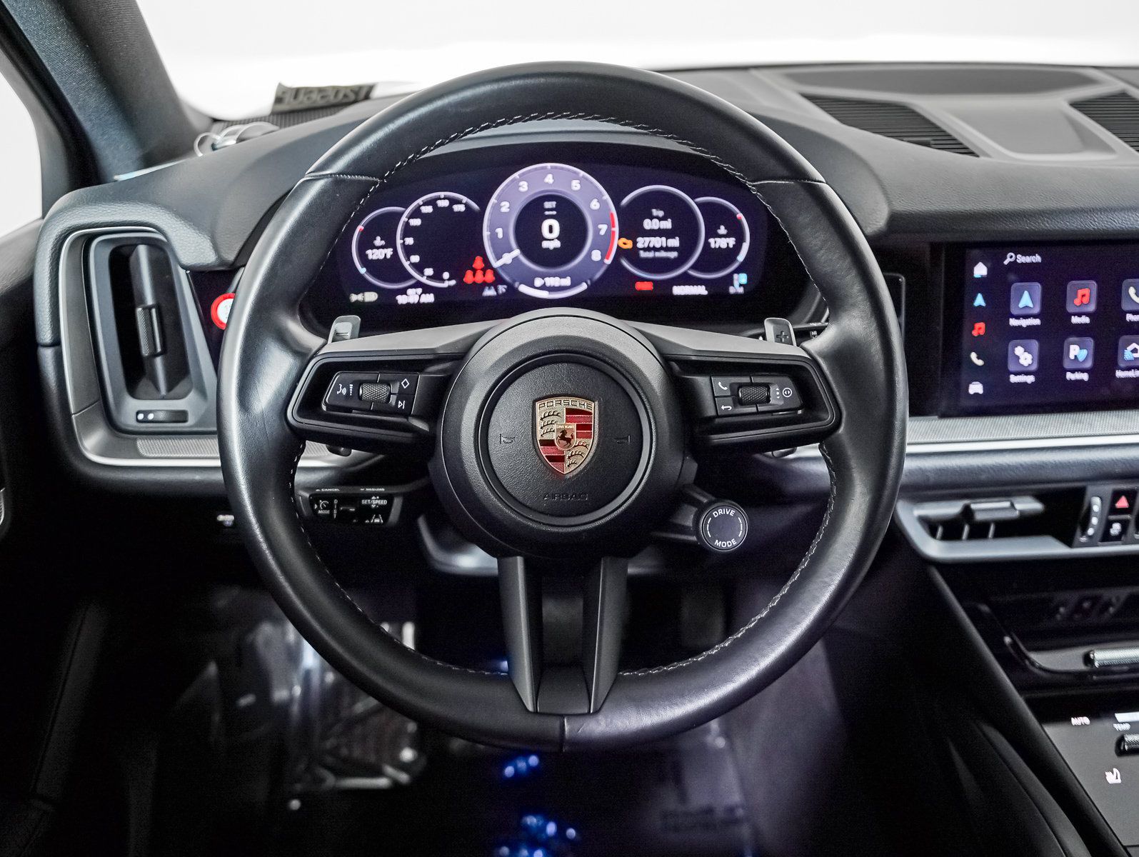Certified 2024 Porsche Cayenne w/ Premium Package AWD/4WD image 16