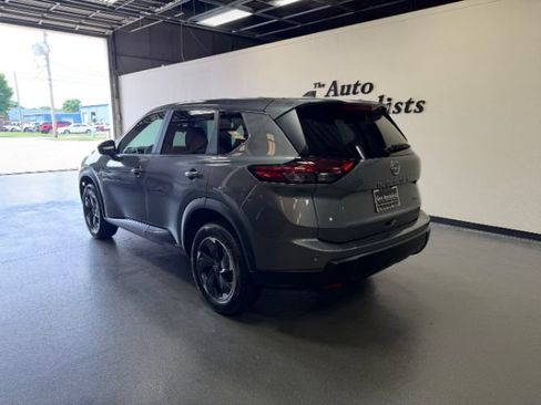 Used 2025 Nissan Rogue SV AWD/4WD image 2
