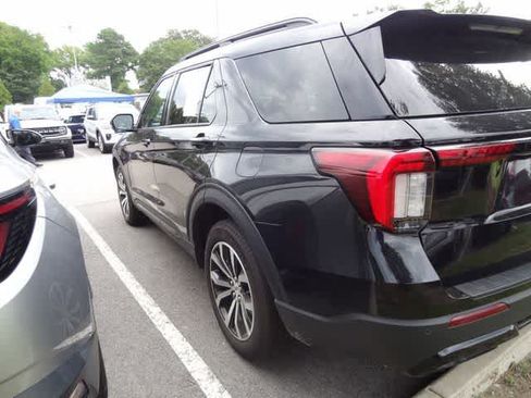 Used 2025 Ford Explorer ST-Line AWD/4WD image 4