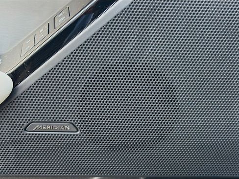 Used 2022 Land Rover Range Rover Velar R-Dynamic S image 24