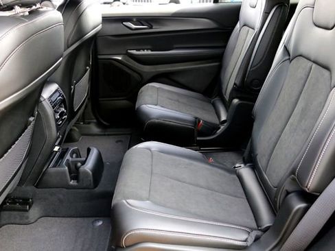 New 2025 Jeep Grand Cherokee L Laredo image 18