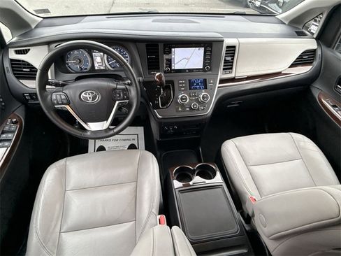 Used 2019 Toyota Sienna Limited Premium image 47