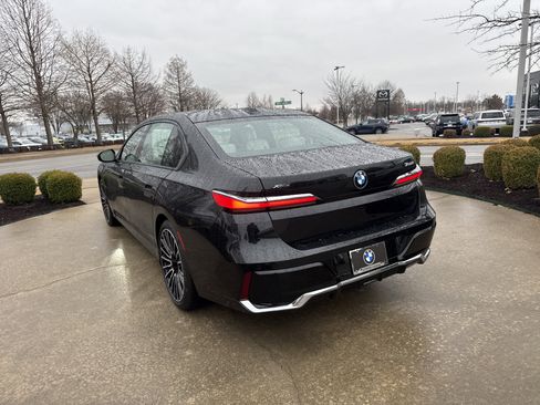 New 2026 BMW 750e xDrive image 3