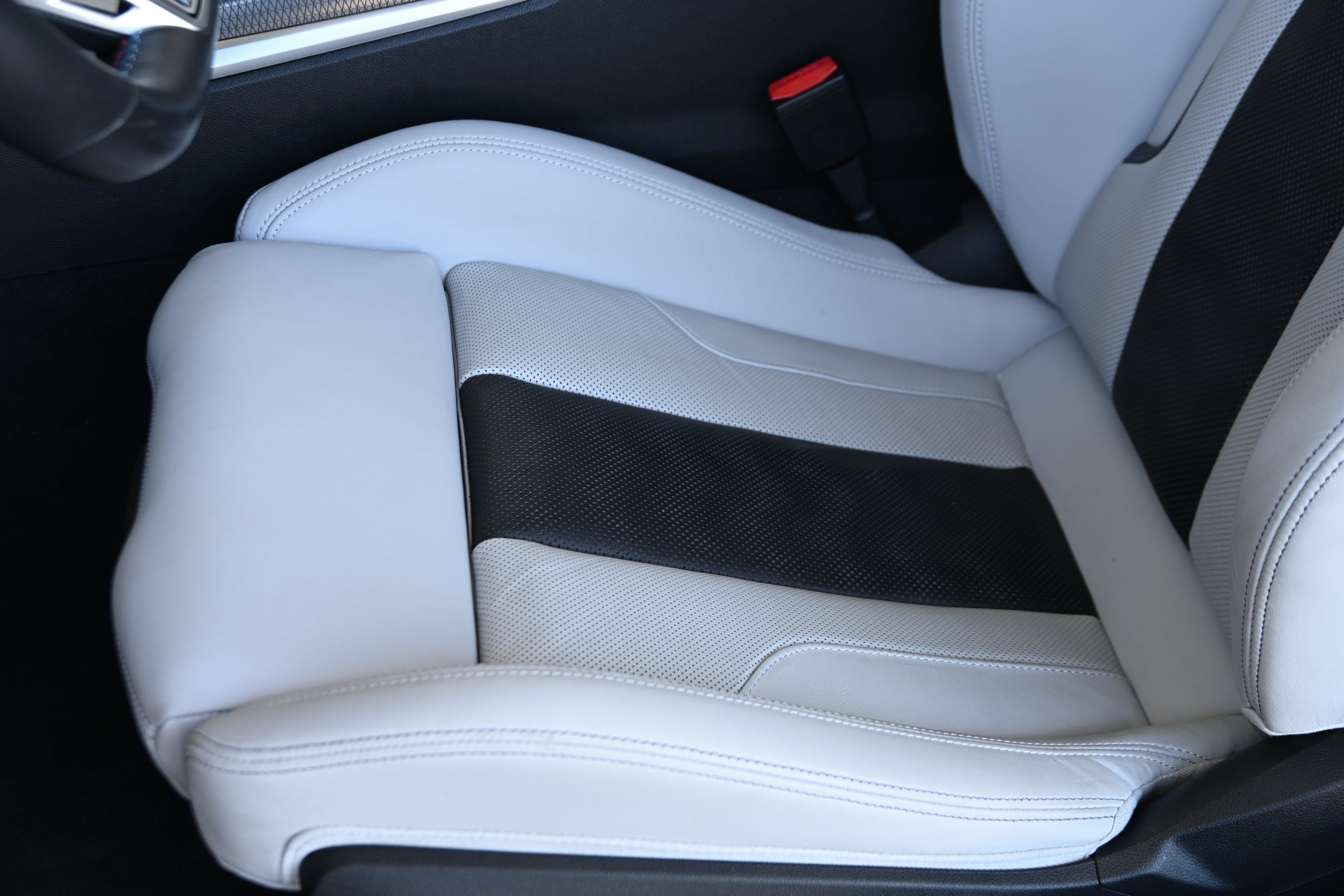 Used 2026 BMW M4 Coupe w/ Executive Package RWD image 29
