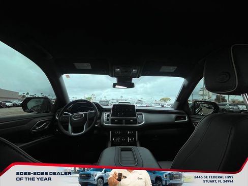 Used 2024 GMC Yukon SLT w/ SLT Luxury Package image 15