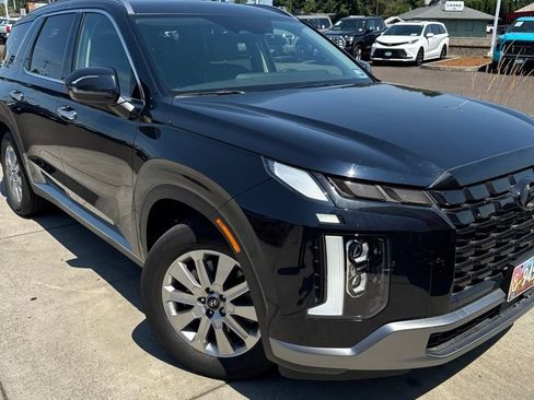 Used 2023 Hyundai Palisade SEL FWD image 4