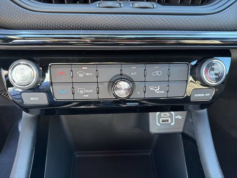 New 2026 Jeep Compass Latitude AWD/4WD image 35