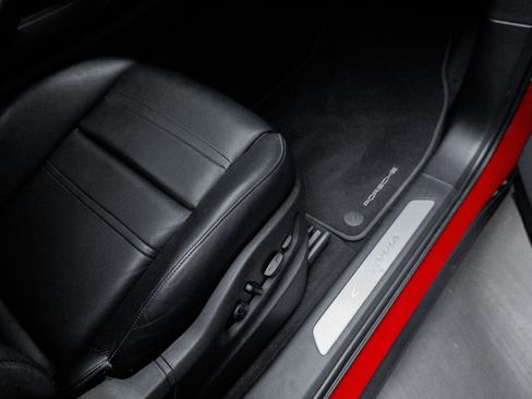 Certified 2024 Porsche Cayenne Coupe image 36