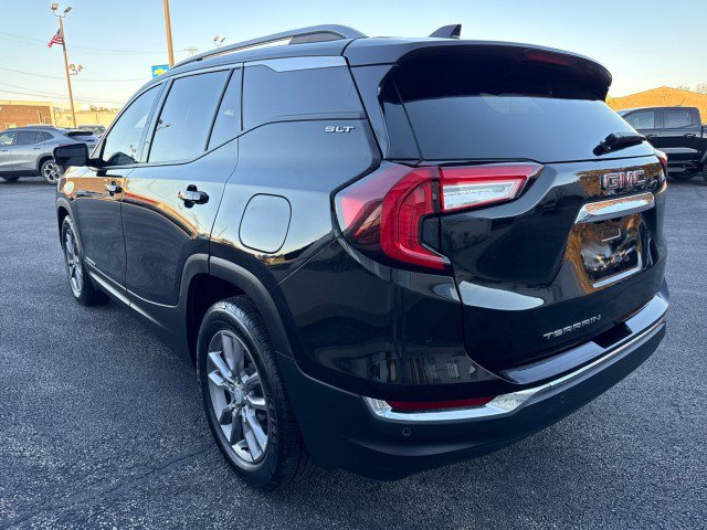 Used 2023 GMC Terrain SLT w/ Tech Package FWD image 5