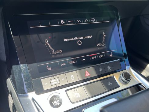 Used 2021 Audi e-tron Premium w/ Convenience Plus Package AWD/4WD image 33
