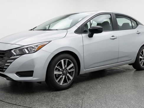 Used 2025 Nissan Versa SV FWD image 3