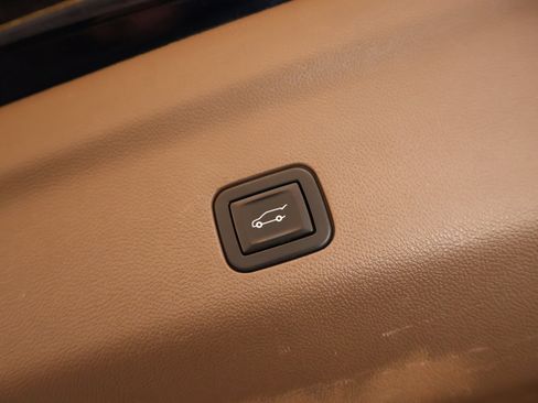 Used 2021 GMC Yukon Denali w/ Denali Premium Package image 31