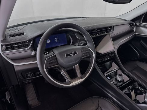 Used 2023 Jeep Grand Cherokee L Limited w/ Black Appearance Package image 9