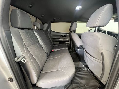 Used 2017 Toyota Tacoma TRD Sport image 8