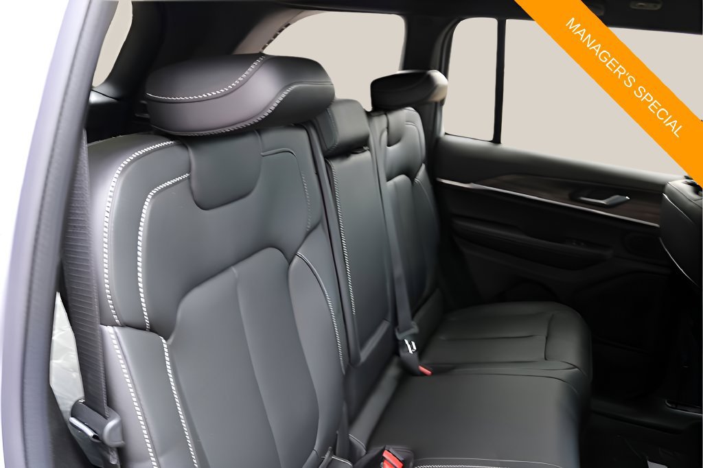 New 2026 Jeep Grand Cherokee Limited RWD image 16