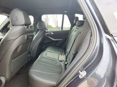 Used 2022 BMW X5 xDrive40i w/ M Sport Package image 9