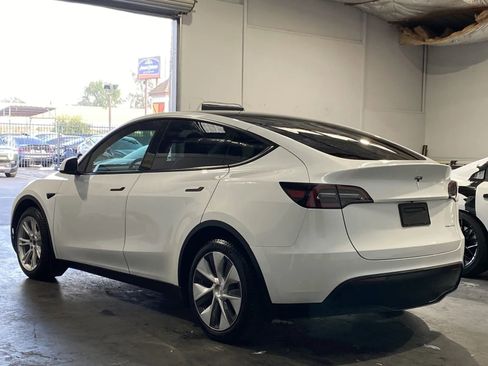 Used 2023 Tesla Model Y Long Range image 2