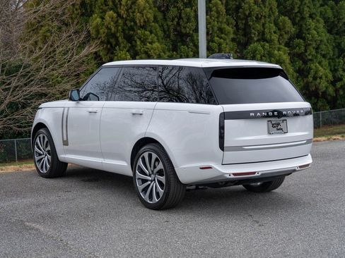 Used 2024 Land Rover Range Rover Autobiography image 2