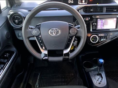 Used 2019 Toyota Prius C image 5
