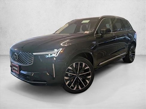 New 2026 Volvo XC90 B5 Plus image 1