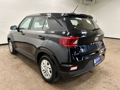 Used 2023 Hyundai Venue SE image 3