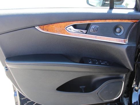 Used 2019 Lincoln Nautilus Reserve AWD/4WD image 22