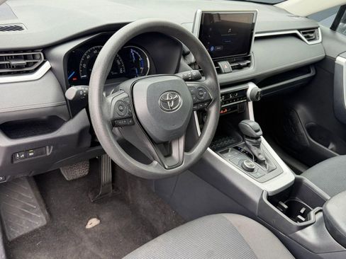 Used 2025 Toyota RAV4 LE AWD/4WD image 4
