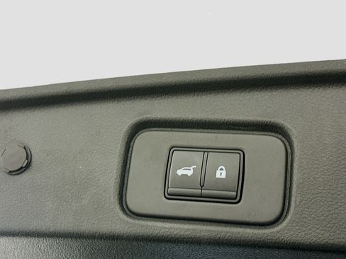 Used 2025 Nissan Pathfinder SV AWD/4WD image 31