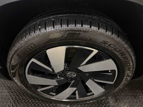 Certified 2024 Volkswagen Atlas Cross Sport SE image 8