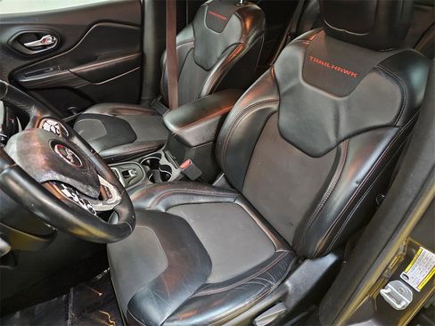 Used 2017 Jeep Cherokee Trailhawk image 22