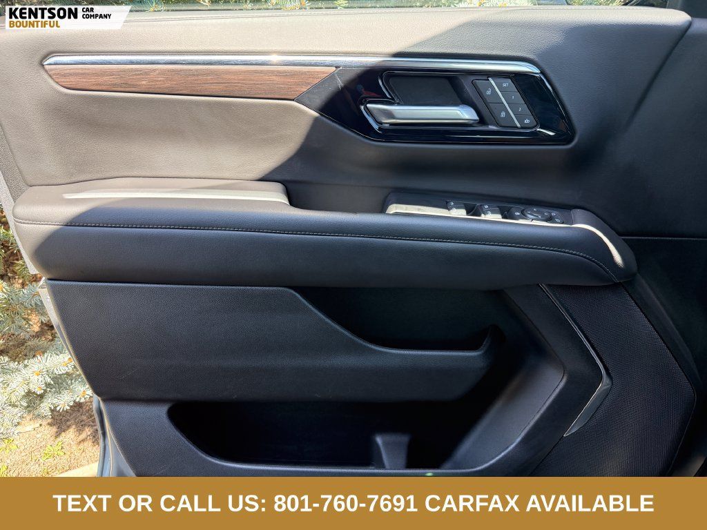 Used 2025 Chevrolet Suburban Z71 AWD/4WD image 18