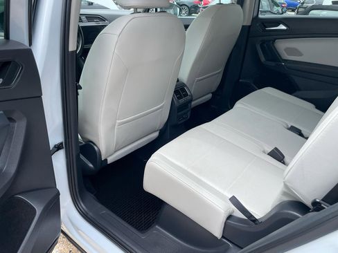 Used 2018 Volkswagen Tiguan SE AWD/4WD image 39