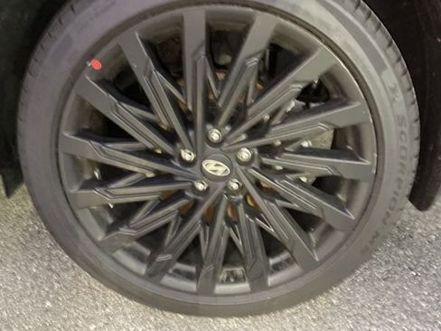 Used 2025 Hyundai Santa Fe Calligraphy image 5