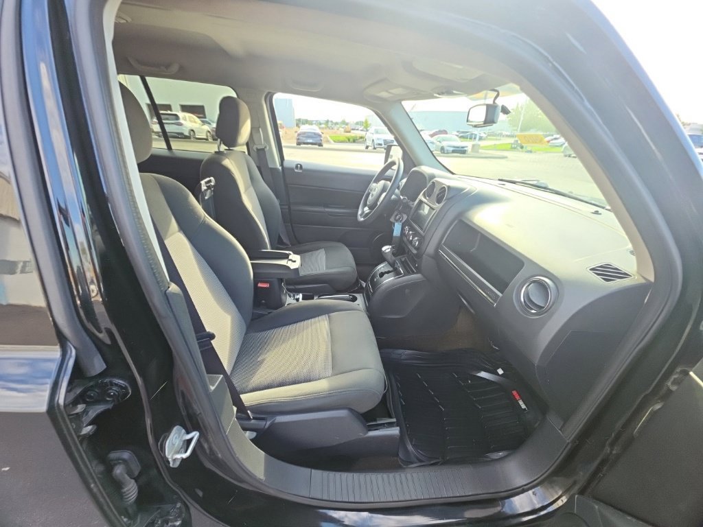 Used 2016 Jeep Patriot Sport w/ Power Value Group AWD/4WD image 29
