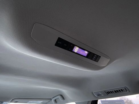 Used 2024 Toyota Sienna LE FWD image 21